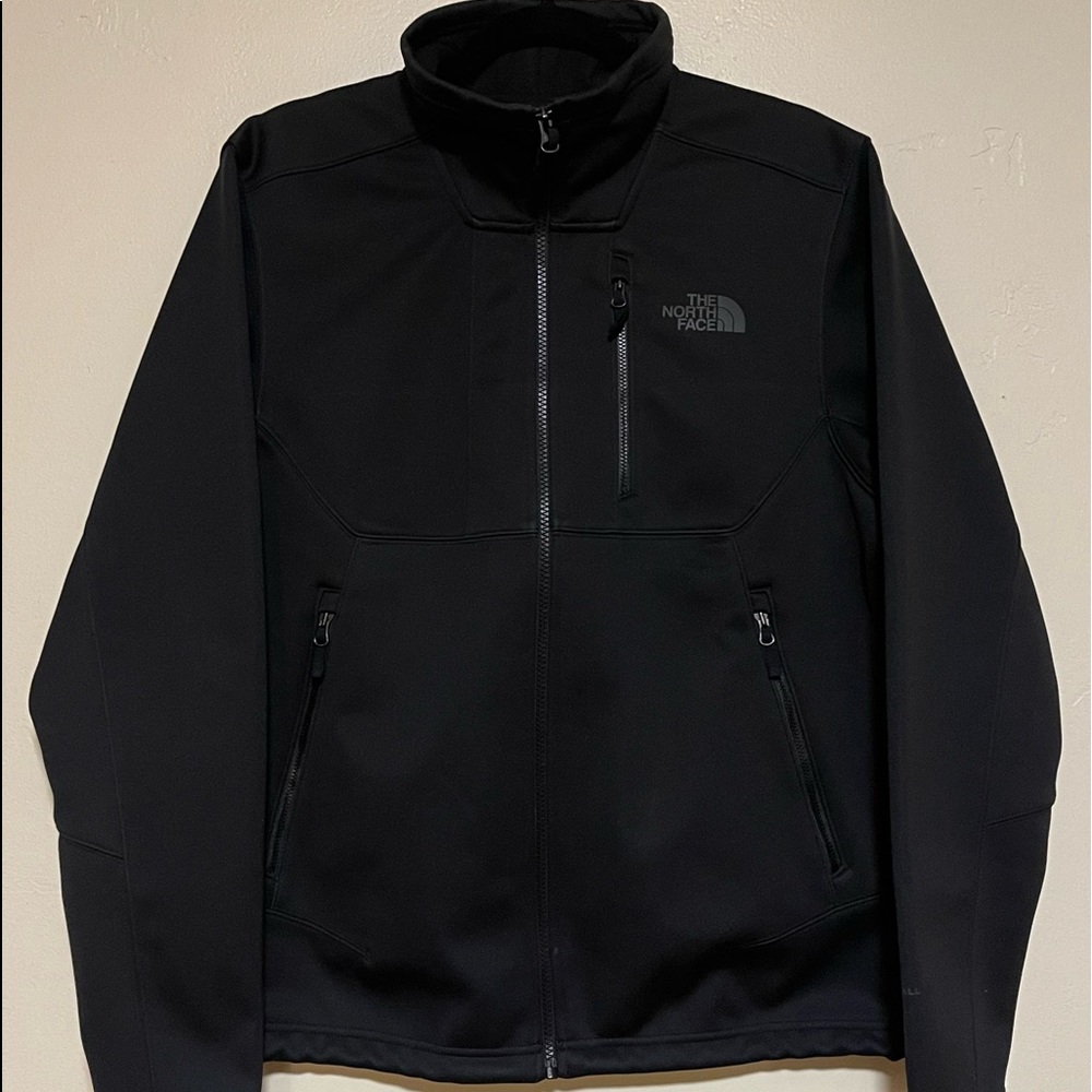 Men’s North Face Jacket. size Medium.
